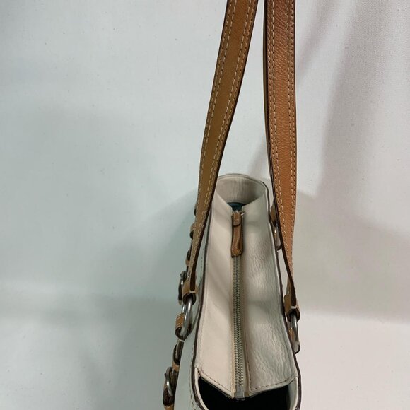 This **Coach D0851-F12339** tote is - Picture 4 of 8